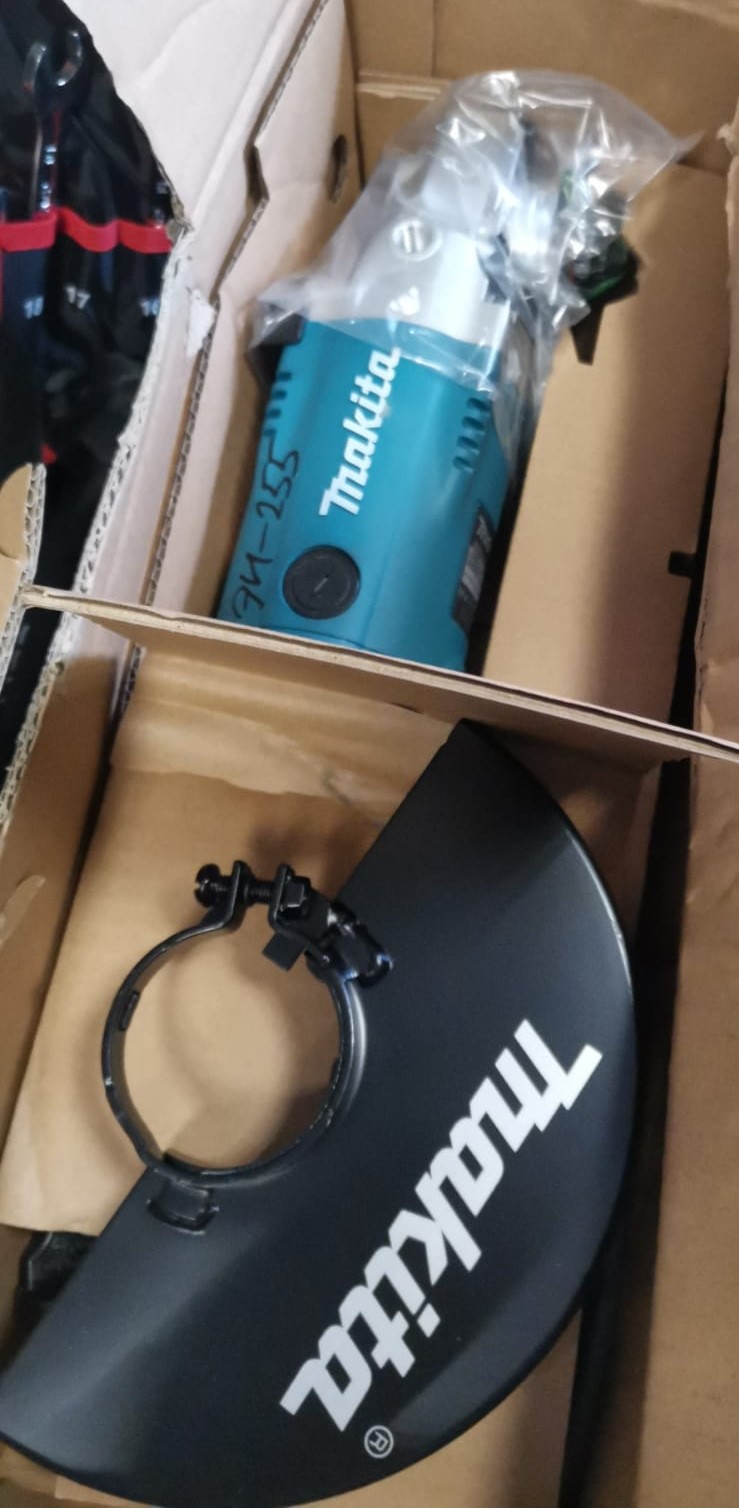 УШМ болгарка Makita GA9020 220Вт, диск 230мм,