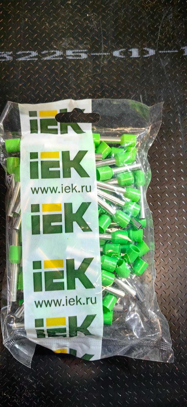 Наконечник-гильза Е6018 6мм2 с изолированным фланцем UGN10-006-06-18 IEK
