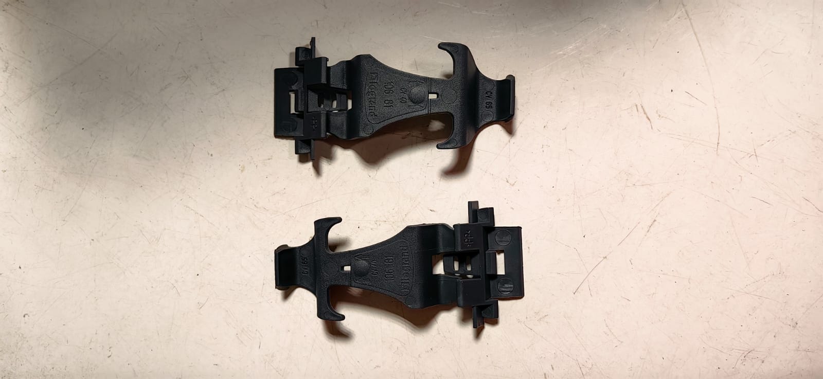 Скоба для кабель-каналов Legrand DLP 35/50X80, 50х105/150, 65х150/220 010681